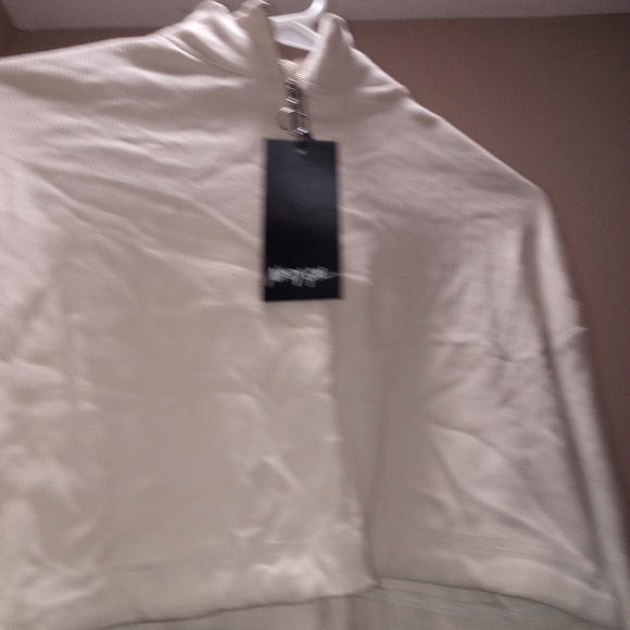 Cream Crop top - Picture 9 of 9